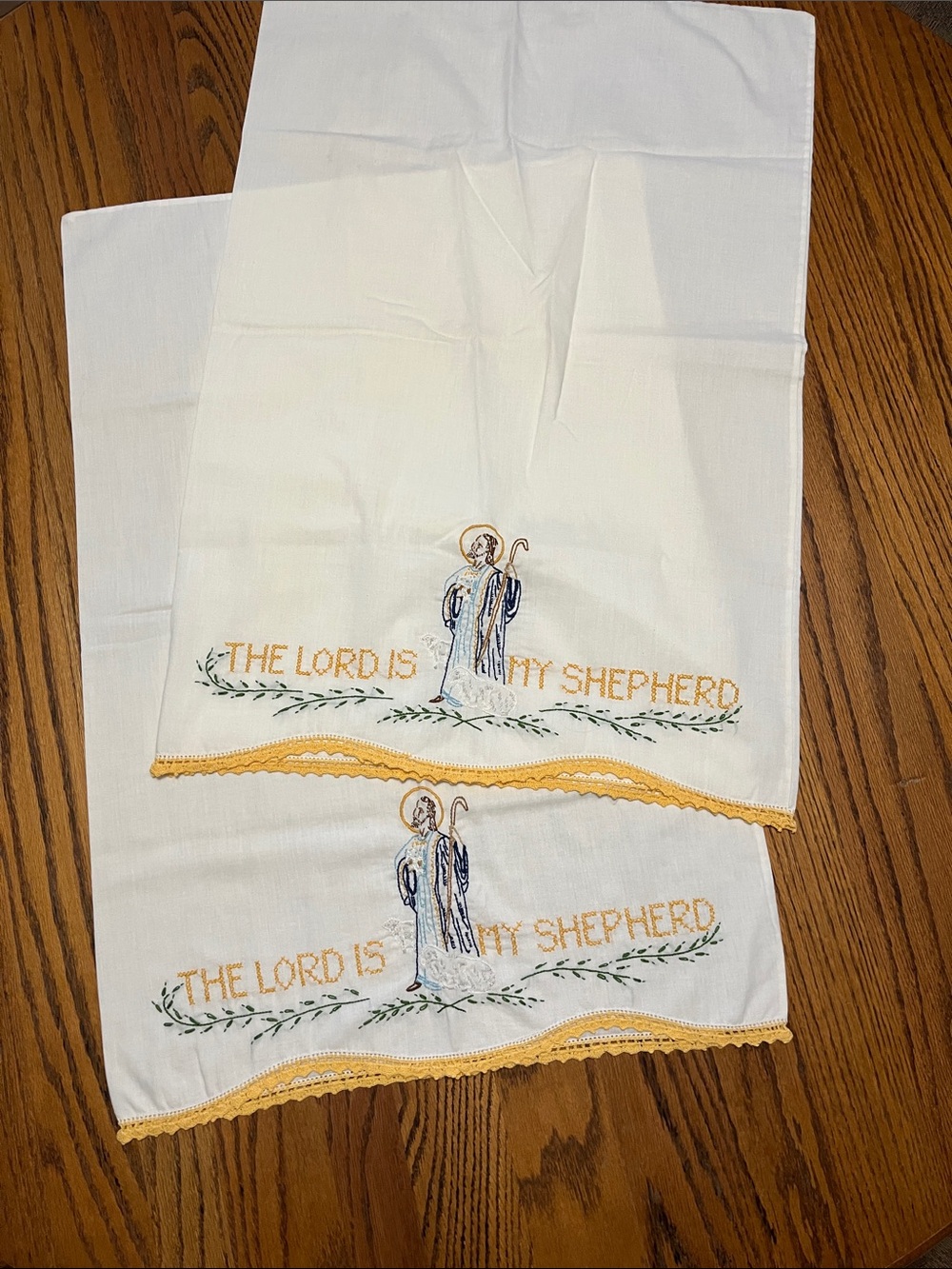 Vtg Embroidered 'The Lord Is My Shepherd' White Decorative Pillow case- Set